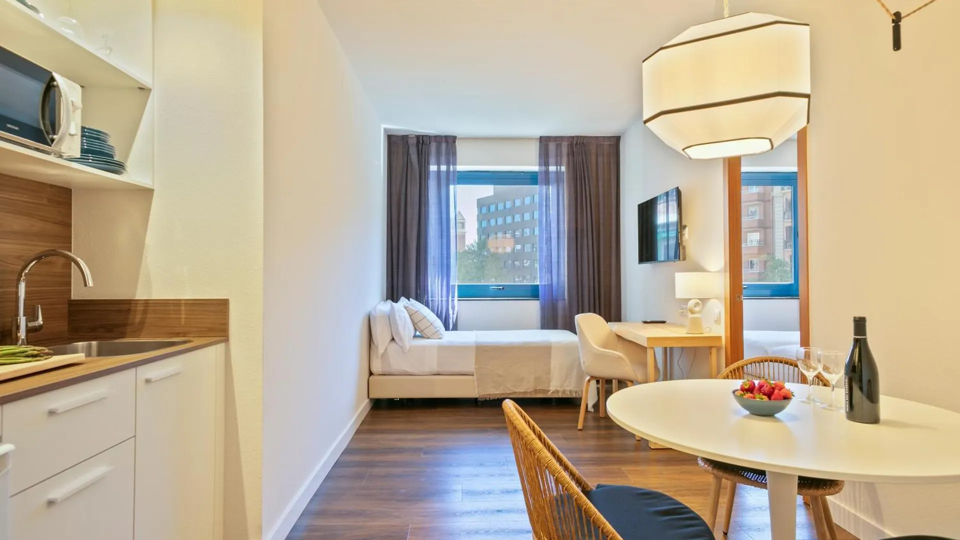 Hotel Acta Azul ברצלונה 3*,